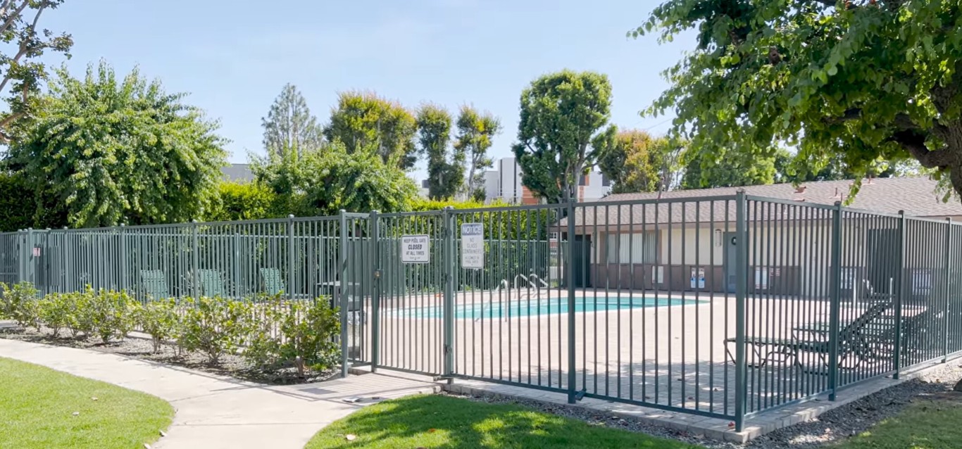 Aluminum fence installation services